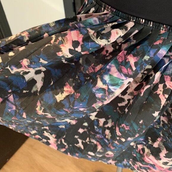 Lululemon Womens Pleat To Street Tennis Mini Skirt II In Floral Backdrop Size 10 - Picture 12 of 14